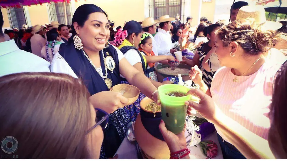 Oaxaca mantiene viva la tradición del Viernes de la Samaritana con entrega gratuita de agua fresca